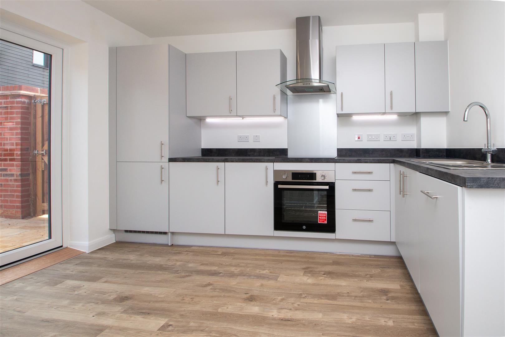 3 bed property in Eredine Crescent, Milton Keynes